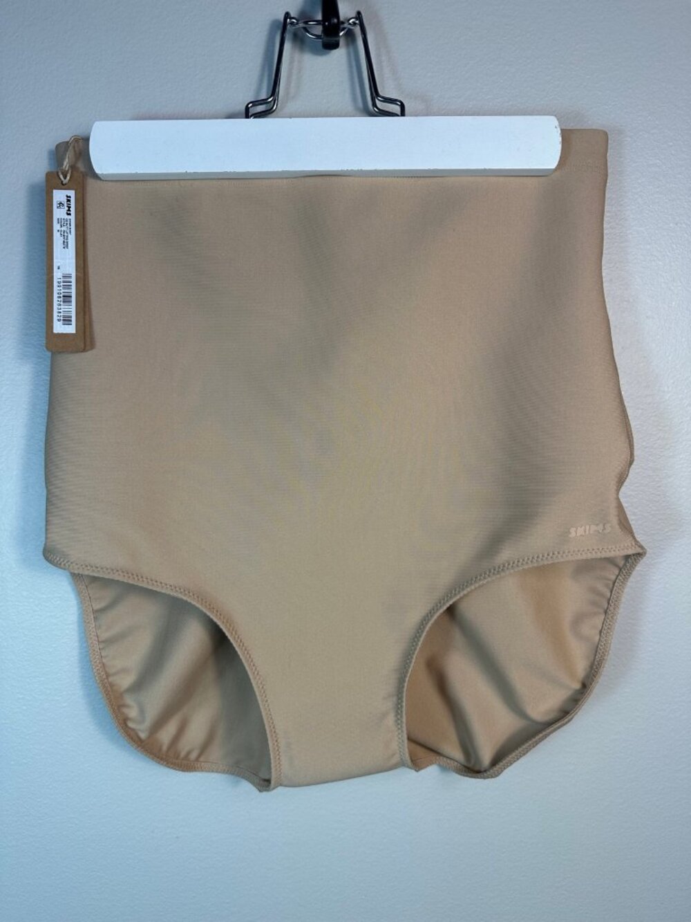 SKIMS Body CS Butt Lifting Brief Clay M NWT